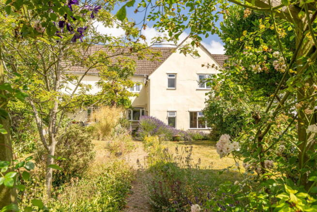 4 bed property, in High Street, £660,000