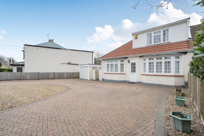 3 bed property, in Hempstead Road, £425,000