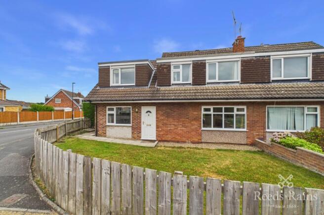 4 bed property, in Larch Way, £425,000