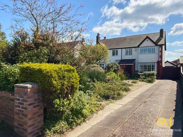 3 bed property, in Brows Lane, £390,000