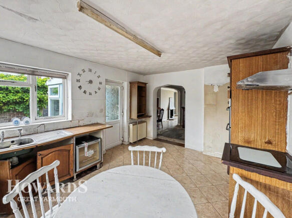 3 bed property, in Orchard Close, £220,000