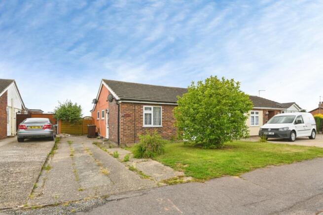 2 bed property, in St. Andrews Road, £250,000