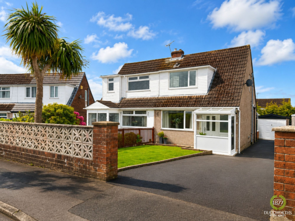 2 bed property, in Cranbrook Avenue, £200,000