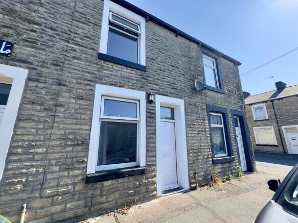 2 bed property, in Hunslet Street, £62,500