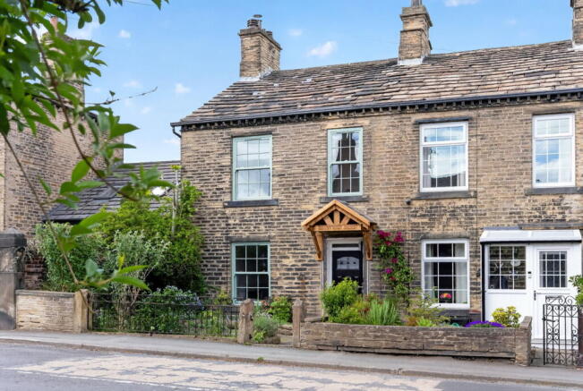 3 bed property, in Whitcliffe Road, £220,000