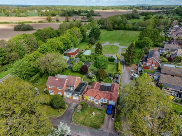 10 bed property, in The Croft, £1,100,000