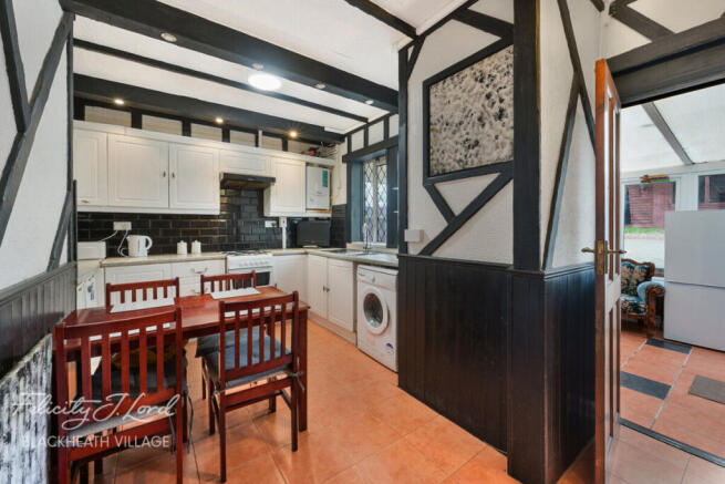 3 bed property, in Kellaway Road, £415,000