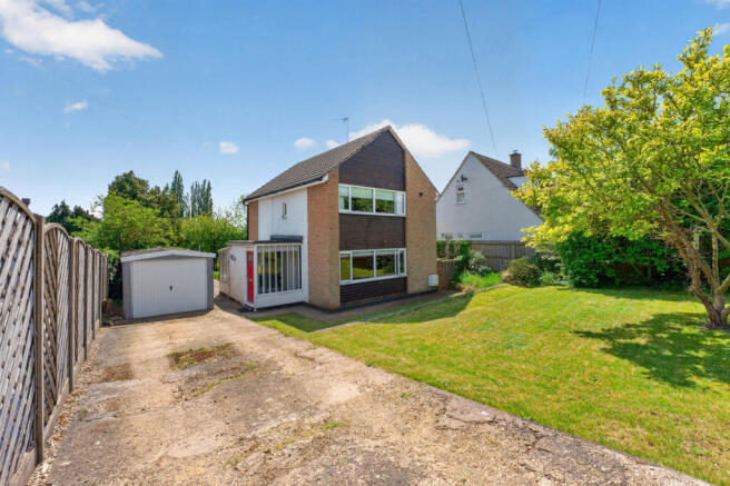 3 bed property, in Corby Road, £400,000