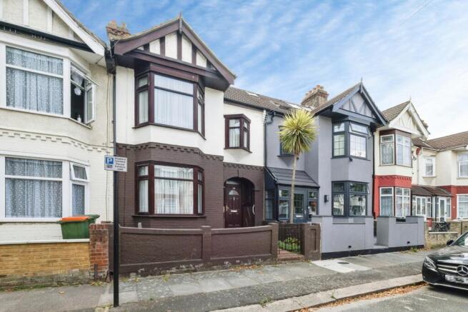 3 bed property, in Eustace Road, £500,000