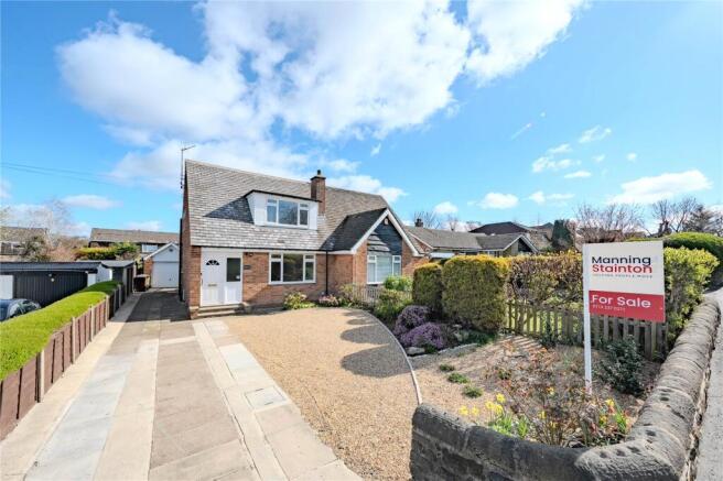 2 bed property, in King Lane, £399,950