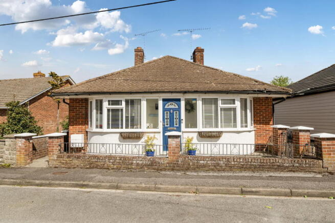 3 bed property, in Astor Crescent, £475,000