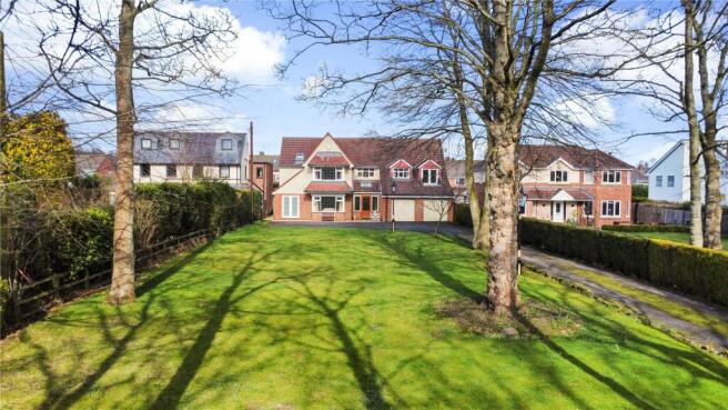 4 bed property, in North Lodge, £925,000