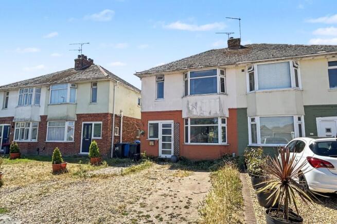3 bed property, in Blandford Road, £265,000
