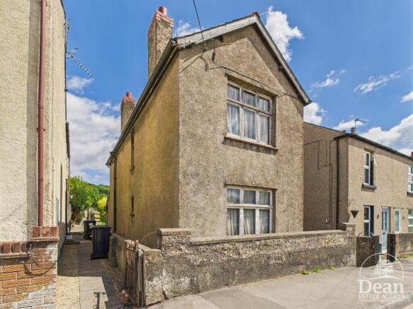 3 bed property, in Valley Road, £135,000
