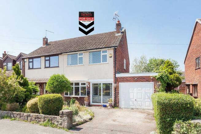 4 bed property, in Surrey Drive, £300,000