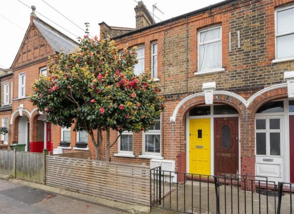 2 bed property, in Coppermill Lane, £475,000
