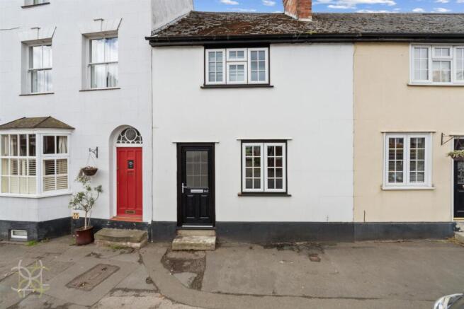 2 bed property, in High Street, £200,000