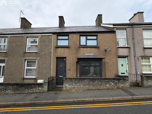 2 bed property, in Glynllifon Square, £157,500