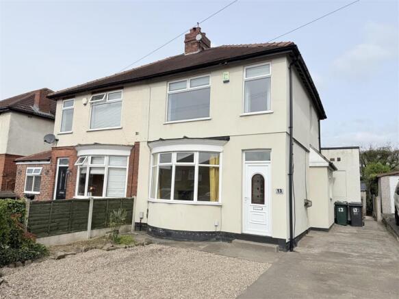 3 bed property, in Crossley Lane, £265,000