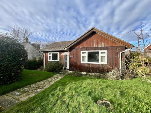 3 bed property, in Broadway, £350,000
