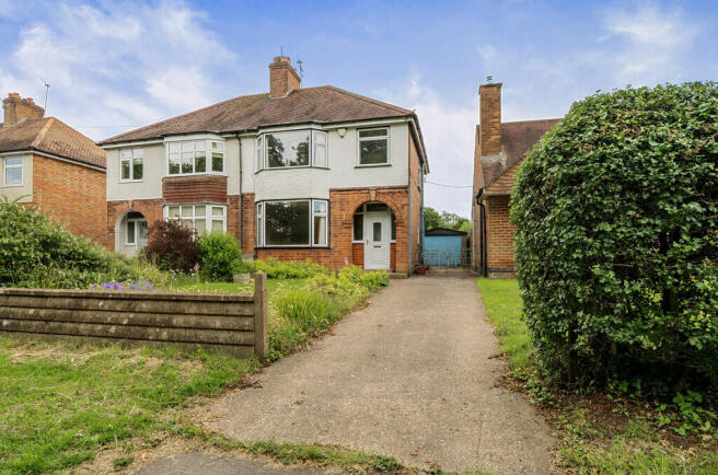 3 bed property, in Rugby Road, £320,000