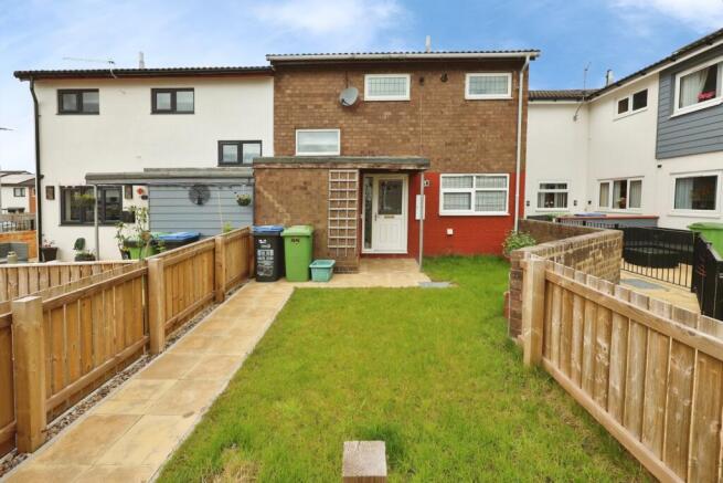 2 bed property, in Aspen Court, £60,000