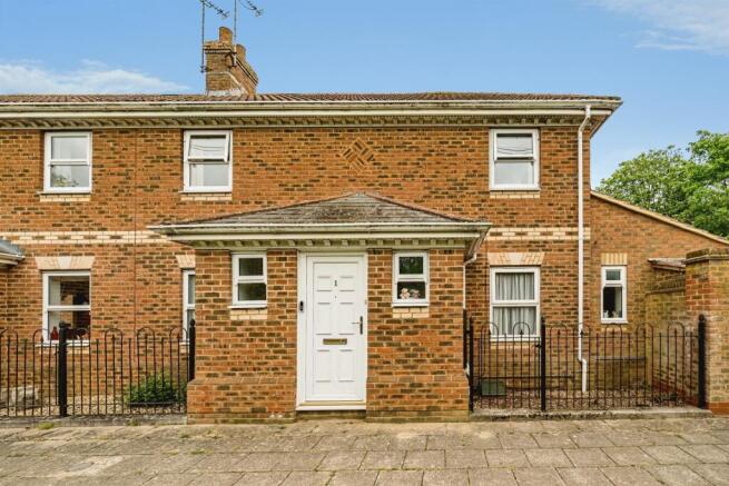 4 bed property, in Astronomy Way, £375,000