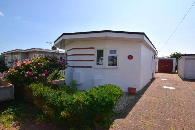 2 bed property, in Westham Drive, £293,950