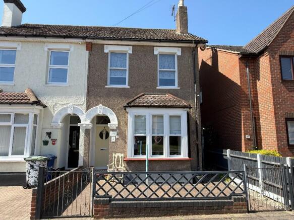 2 bed property, in Runnymede Road, £375,000