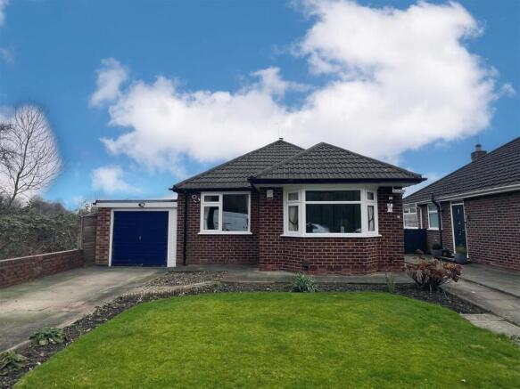 2 bed property, in Hawthorn Lane, £500,000