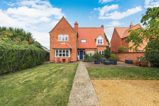 4 bed property, in Spacious Four-Bedroom Home in the Heart of Thornham, £875,000