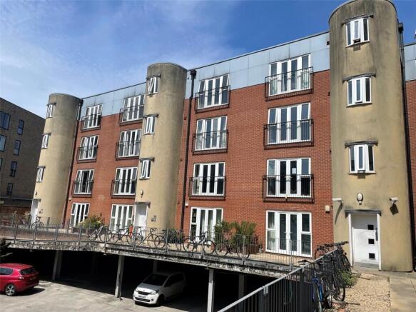 2 bed property, in St. Lawrence Street, £100,000