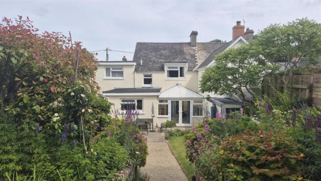 4 bed property, in Lower St. Mary Street, £450,000