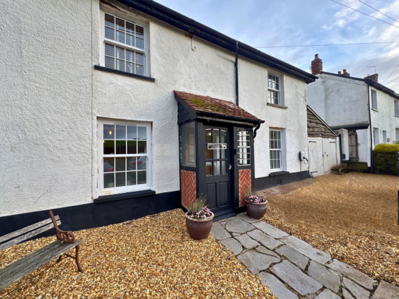 4 bed property, in Kennford, £450,000