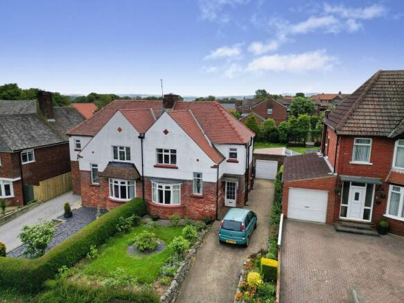 3 bed property, in 64 Stakesby Road, £265,000