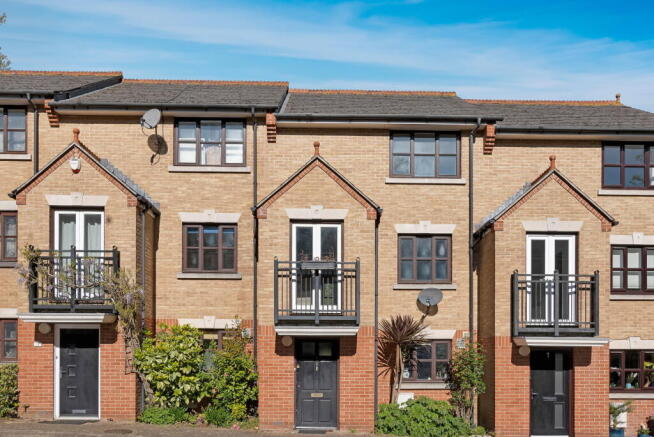 4 bed property, in New Green Place, £625,000