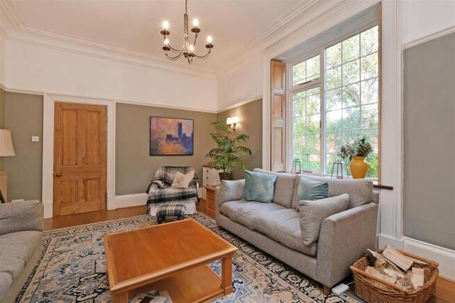 5 bed property, in Wharncliffe Road, £695,000