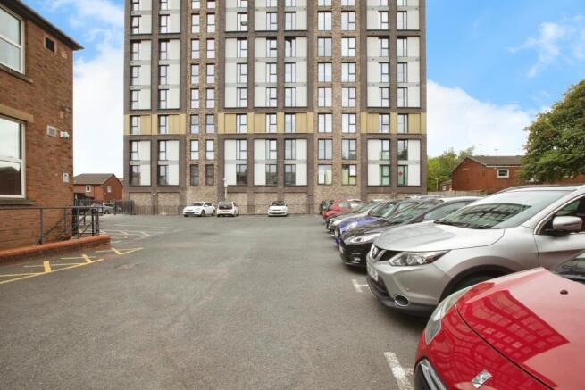 2 bed property, in Percy Street, £165,000
