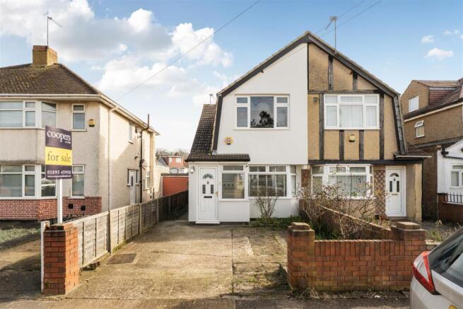 2 bed property, in Strathearn Avenue, £475,000