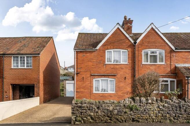 3 bed property, in Coombe Lane, £290,000