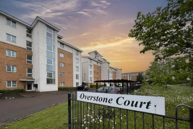2 bed property, in Overstone Court, £140,000