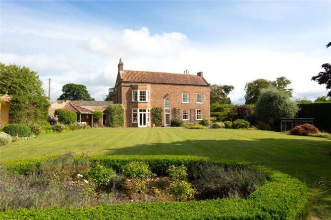 6 bed property, in Old Malton, £750,000