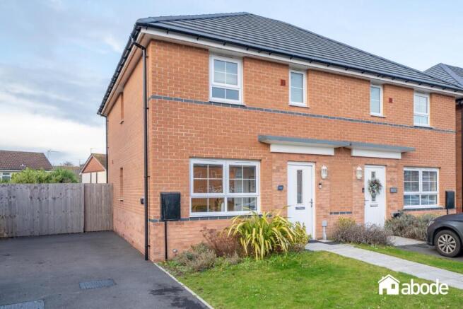 3 bed property, in Thorn Tree Drive, £284,000