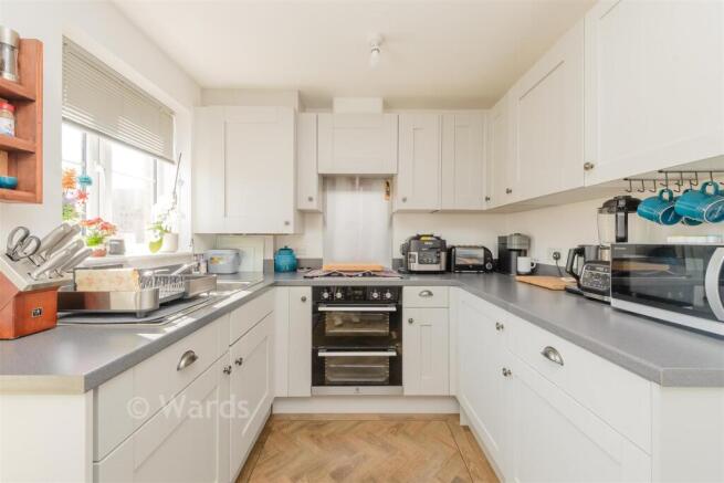 2 bed property, in Field Lane, £319,950