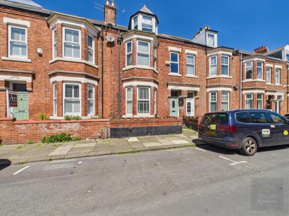 5 bed property, in Trajan Avenue, £255,000