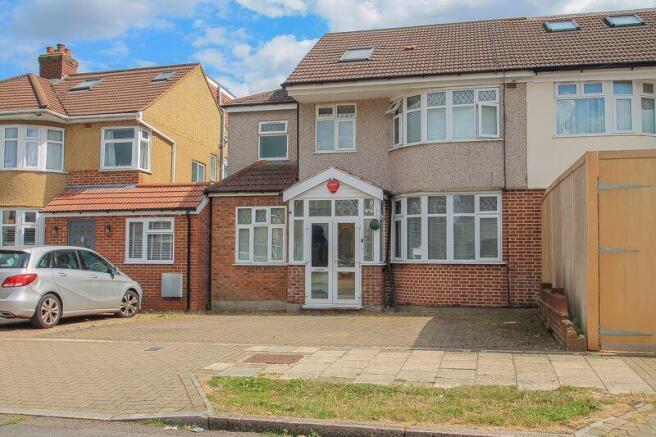 4 bed property, in Ennerdale Avenue, £850,000