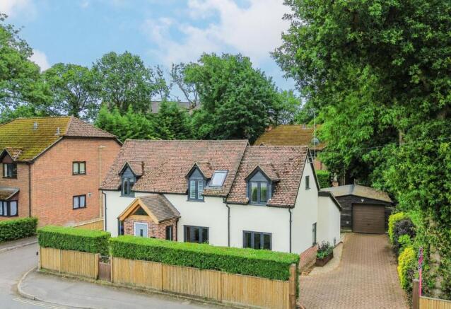 3 bed property, in Sandy Lane, £600,000