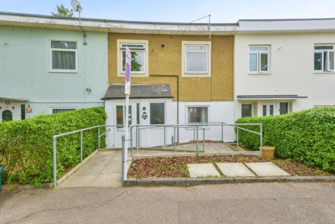 3 bed property, in Shallcross Crescent, £325,000
