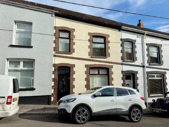3 bed property, in Edward Street, £140,000