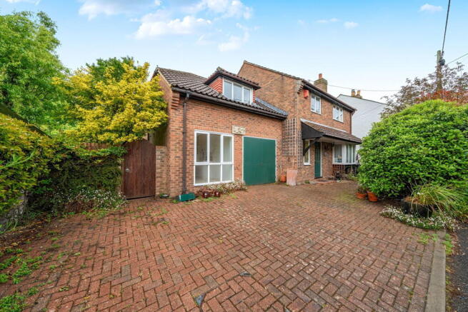 4 bed property, in Durlock, £525,000